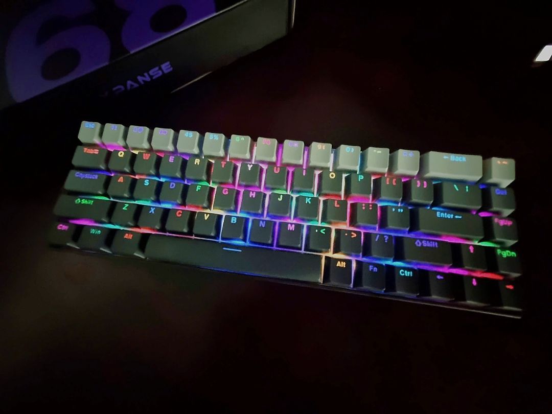 Đèn LED RGB trên Leaven K68
