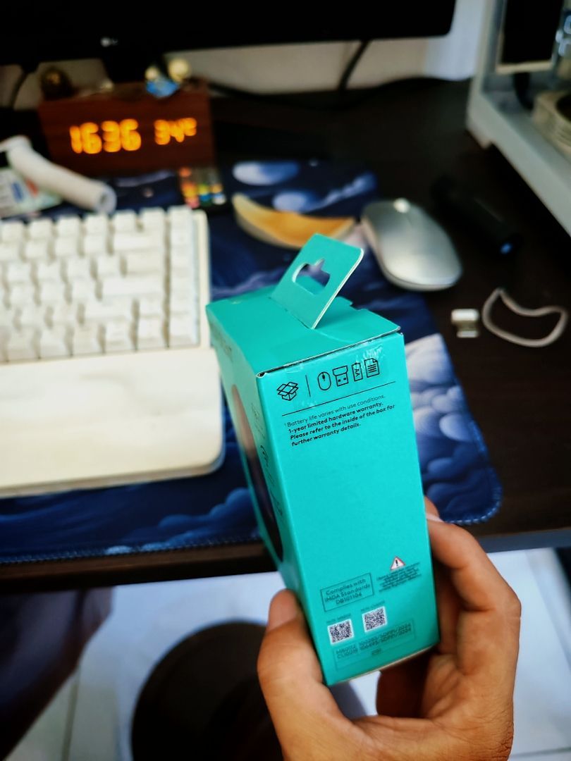 Mặt bên chuột Logitech M331