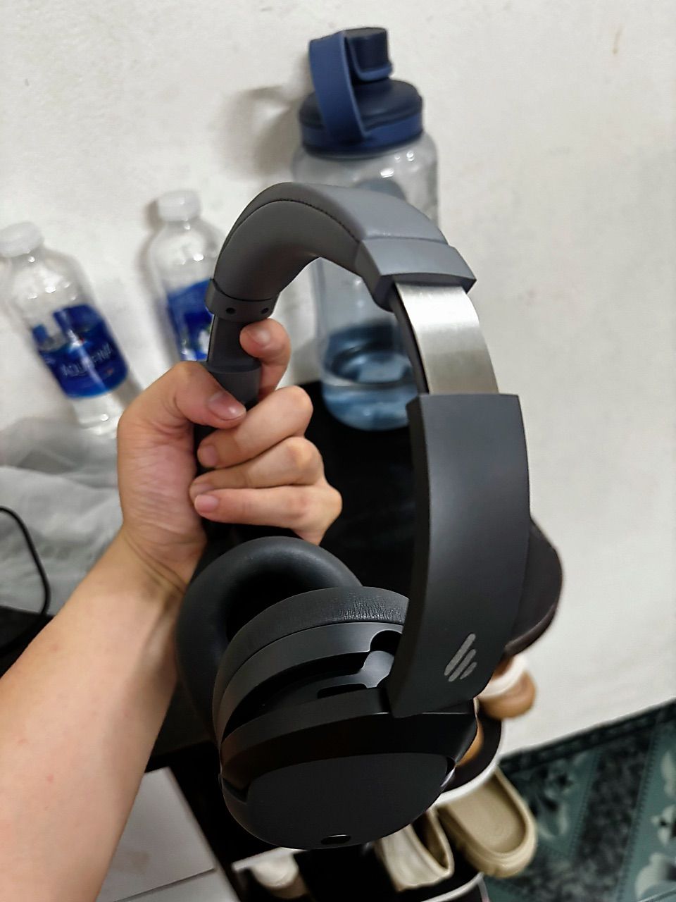 Tai nghe chụp tai EDIFIER W830NB