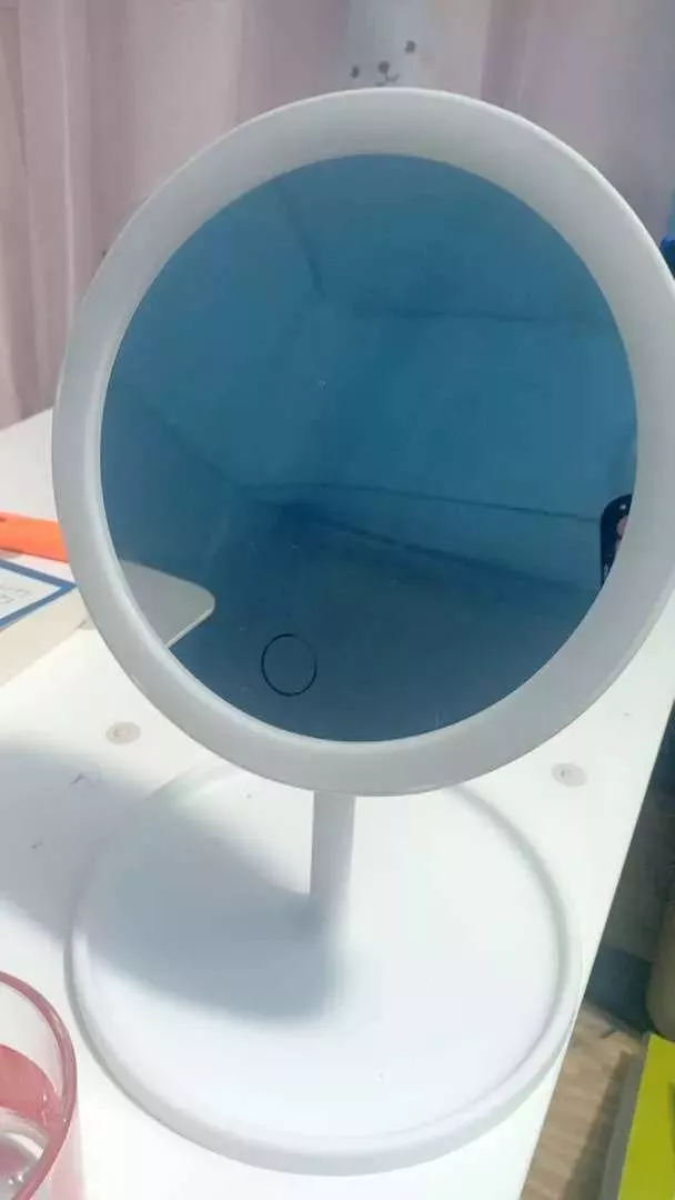 Gương trang điểm để bàn đèn LED kèm sạc trên Shopee