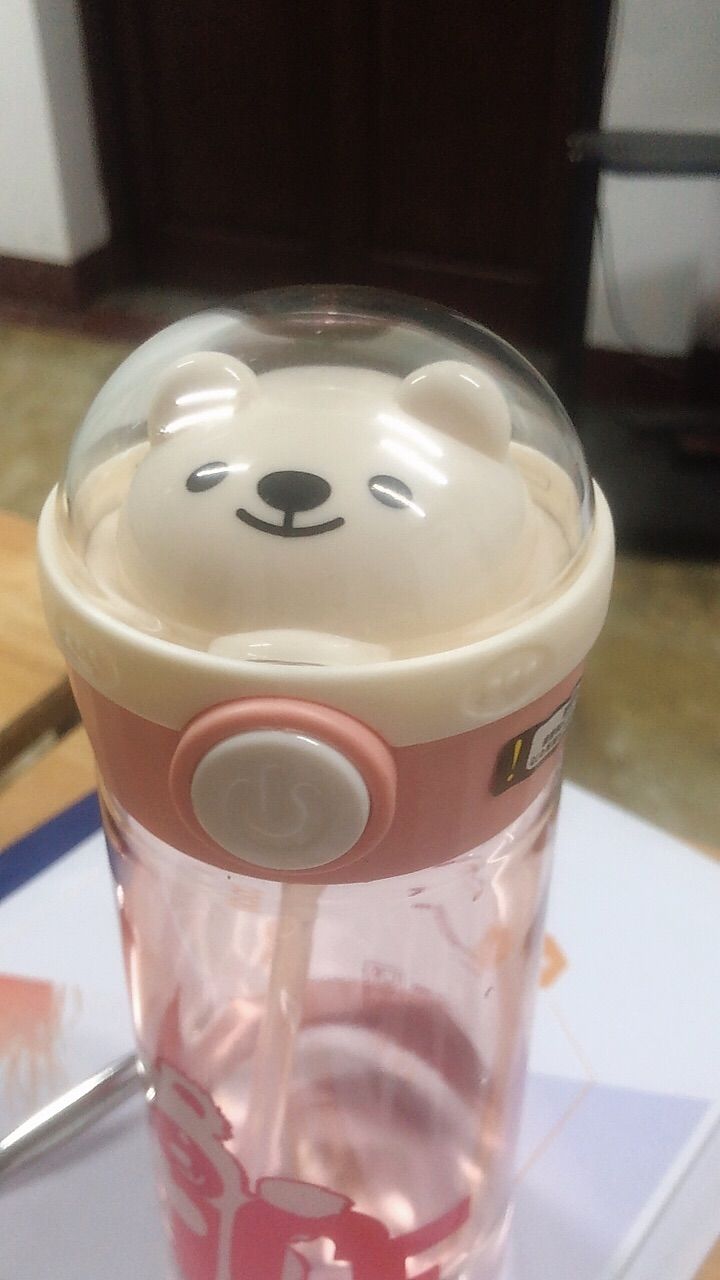 Bình Nước Cho Bé Gấu Kute 650ml Chất Liệu PP An Toàn Kèm Ống - ảnh 4