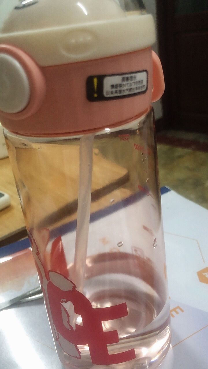 Bình Nước Cho Bé Gấu Kute 650ml Chất Liệu PP An Toàn Kèm Ống - ảnh 5