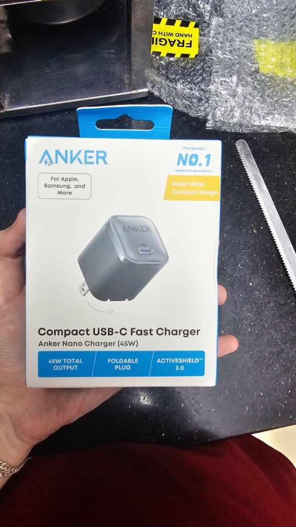 Thiết kế chân gập Anker Nano