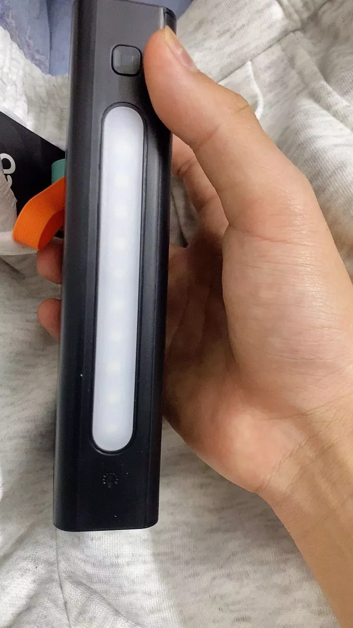 Cổng sạc và màn hình pin