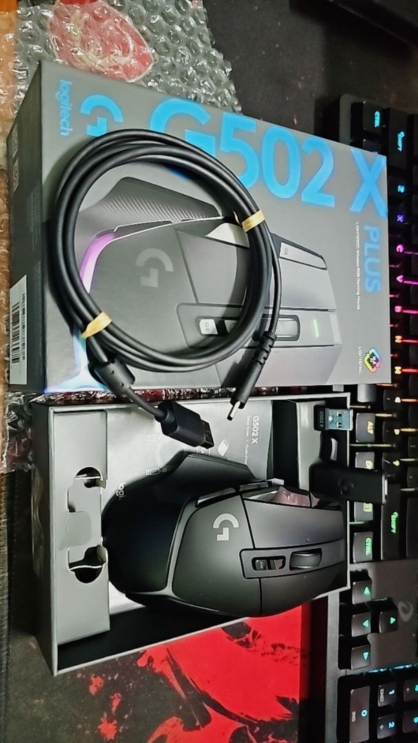 Đèn RGB LIGHTSYNC trên Logitech G502 X PLUS