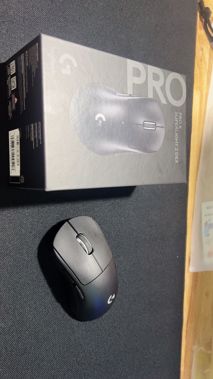 Phụ kiện trong hộp chuột Logitech