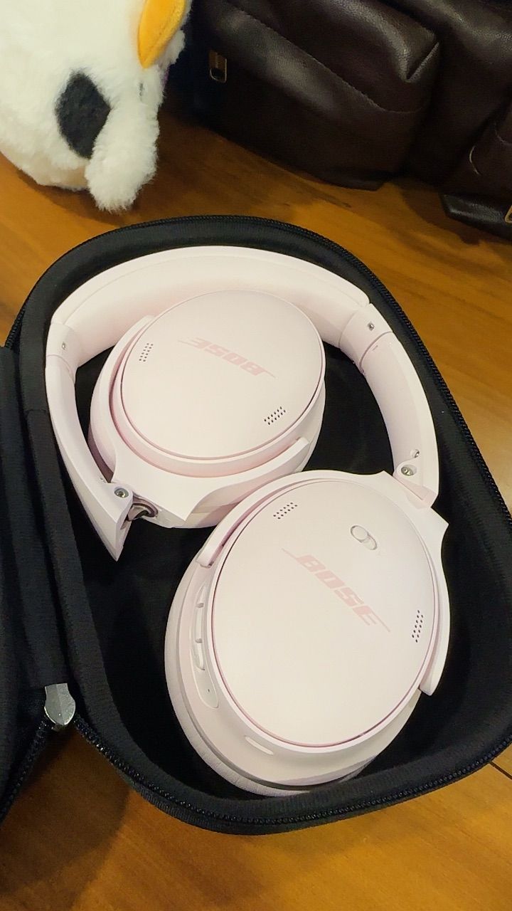 Tai nghe Bose QuietComfort nhìn từ bên cạnh