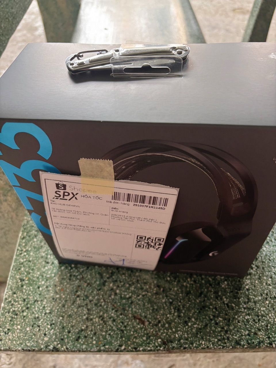 Tai nghe Logitech G733 có đèn RGB