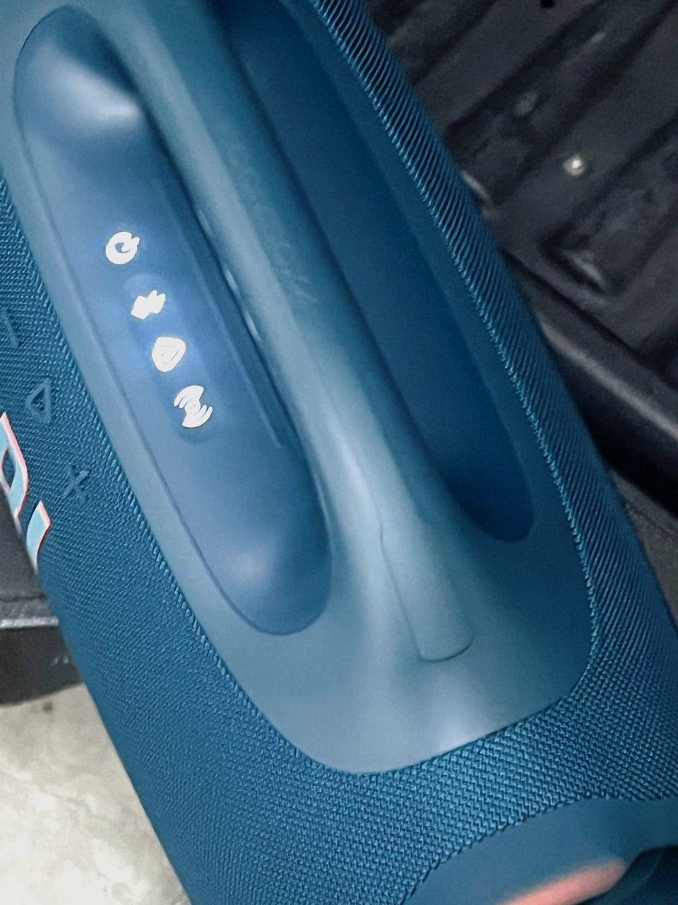 JBL Boombox 4 di động