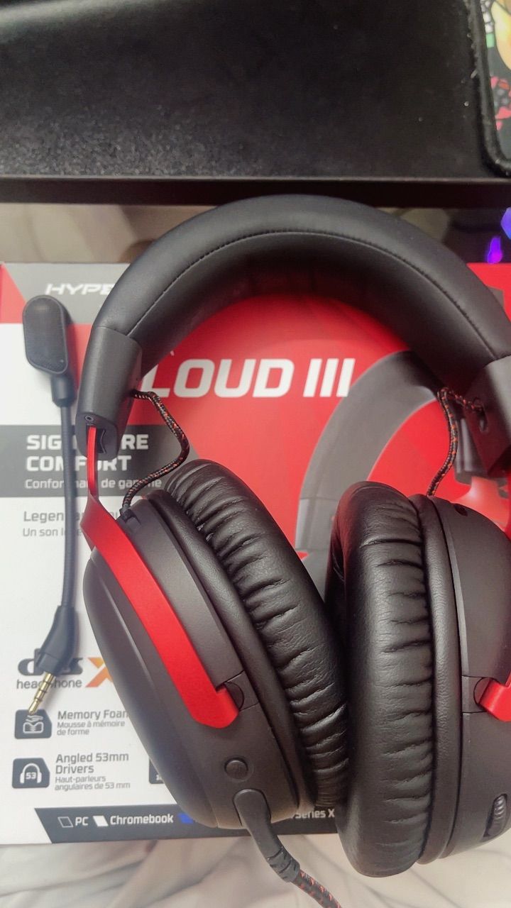 Kết nối tai nghe HyperX Cloud III Red