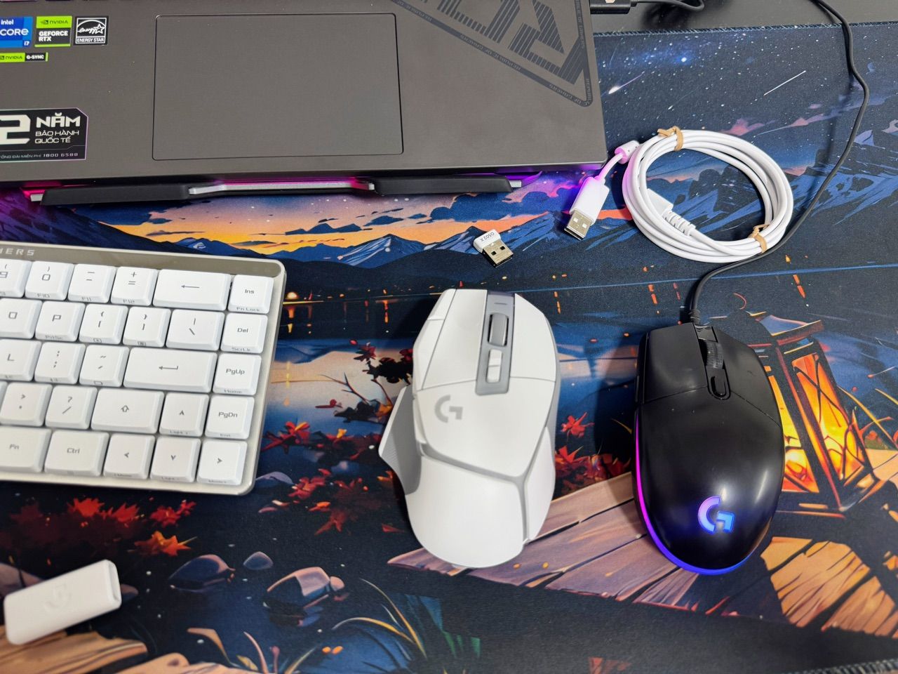 Chuột Logitech G502 X Plus nhìn từ bên cạnh