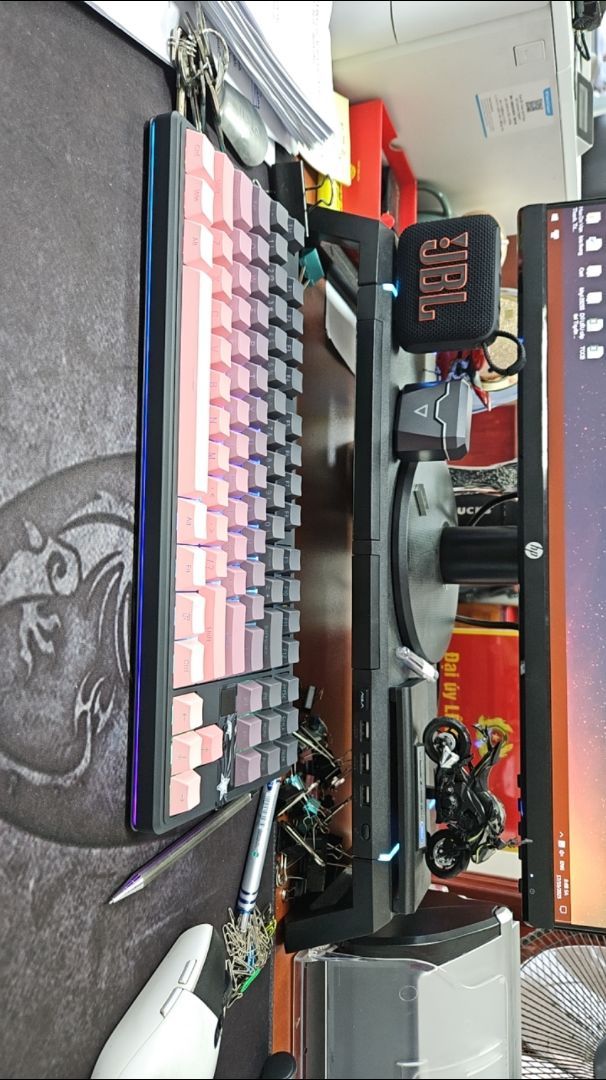 Đèn RGB trên AULA F87 Pro V2