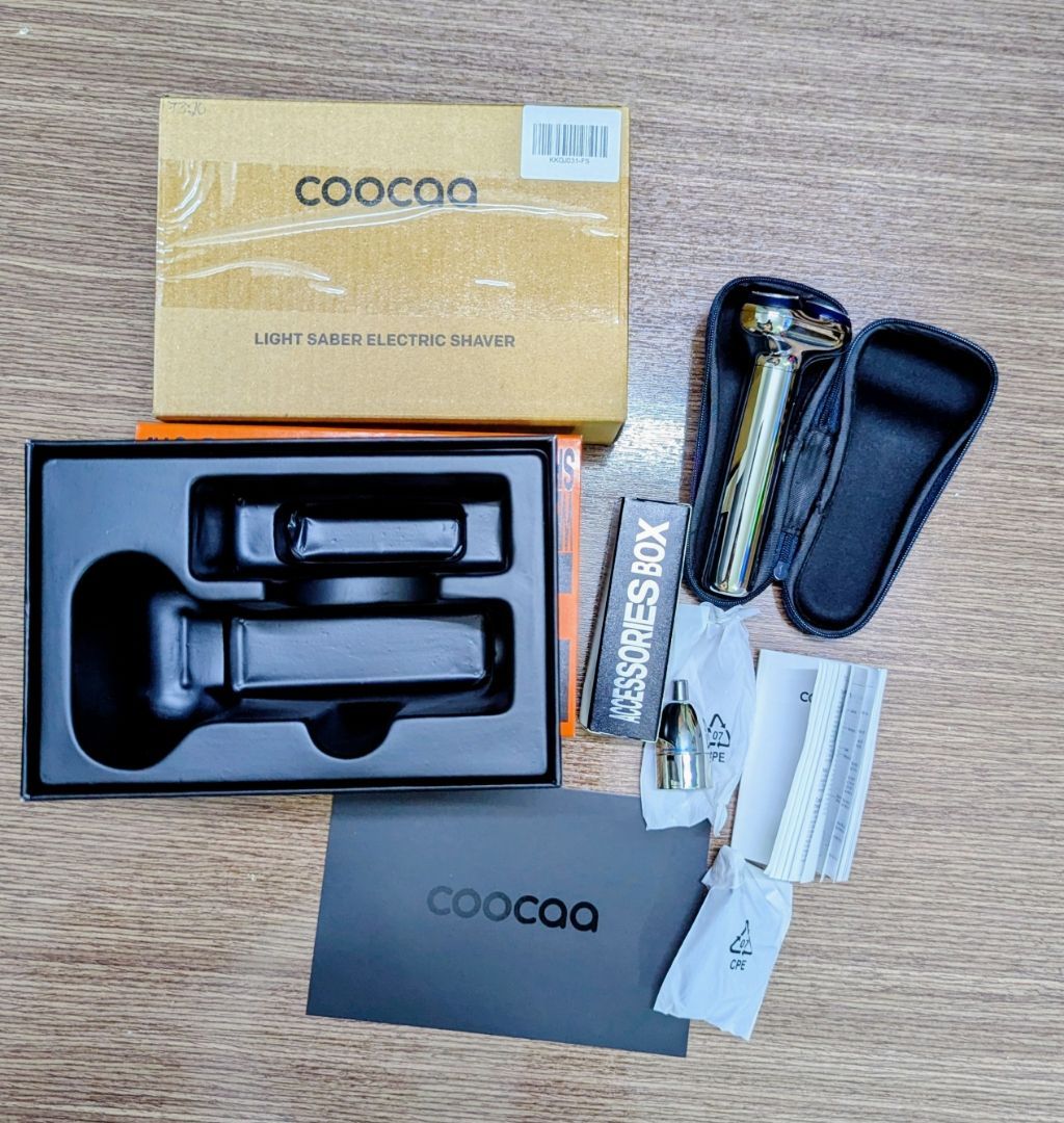 Máy cạo râu Coocaa màu bạc sáng