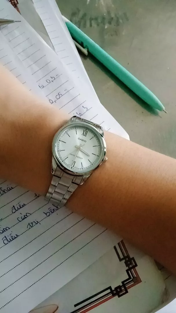 Chi tiết đồng hồ Casio nữ dây kim loại