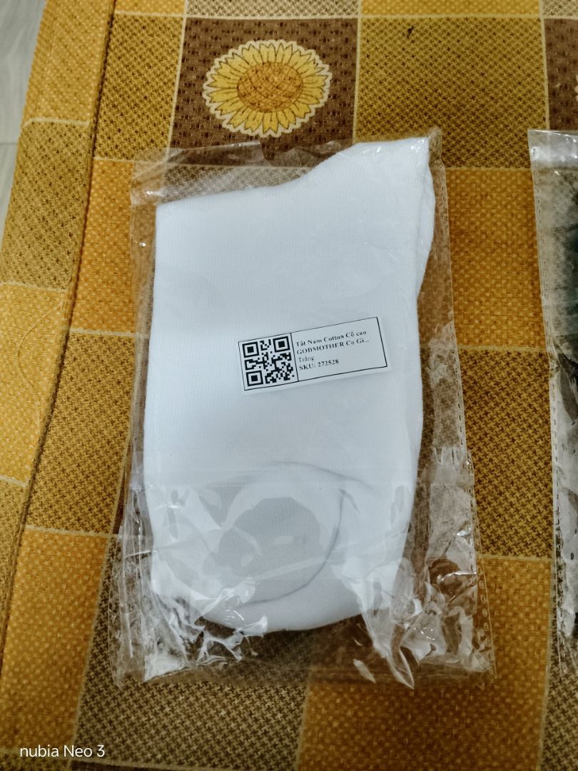 Thiết kế tất cotton cổ cao