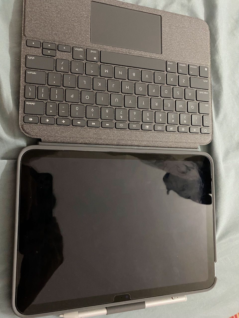 Bộ Logitech Combo Touch và Crayon cho iPad