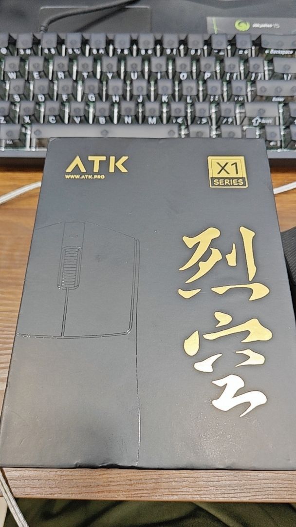 Chuột gaming ATK Blazing Sky X1 Series màu trắng