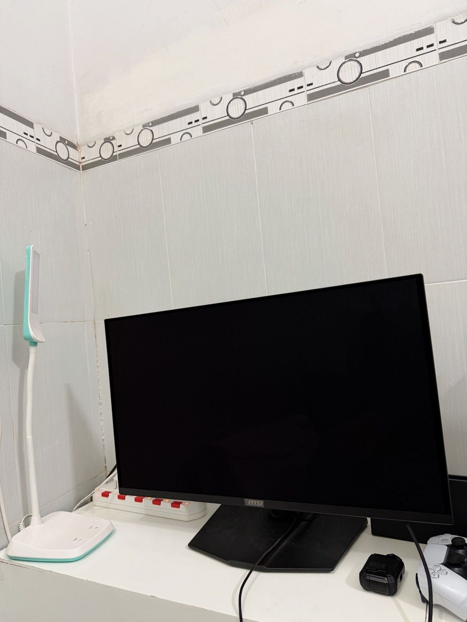 Mặt trước màn hình MSI MAG 272QP