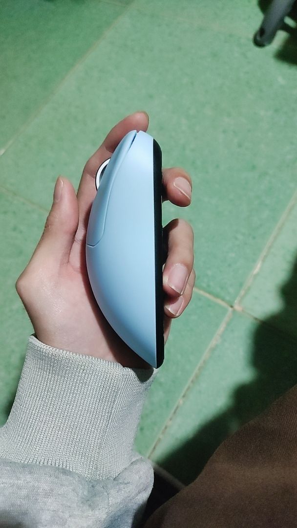Chuột ATAS V6 PRO màu sắc và kiểu dáng