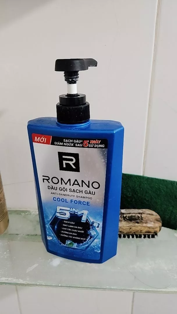 Chi tiết chai tắm gội Romano