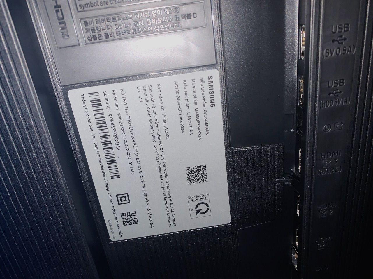 Mặt trước Smart Tivi Samsung QLED