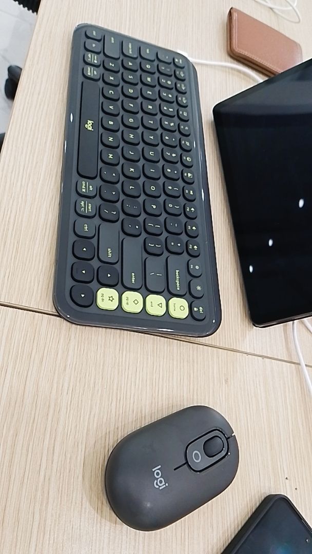 Bàn phím và chuột Logitech