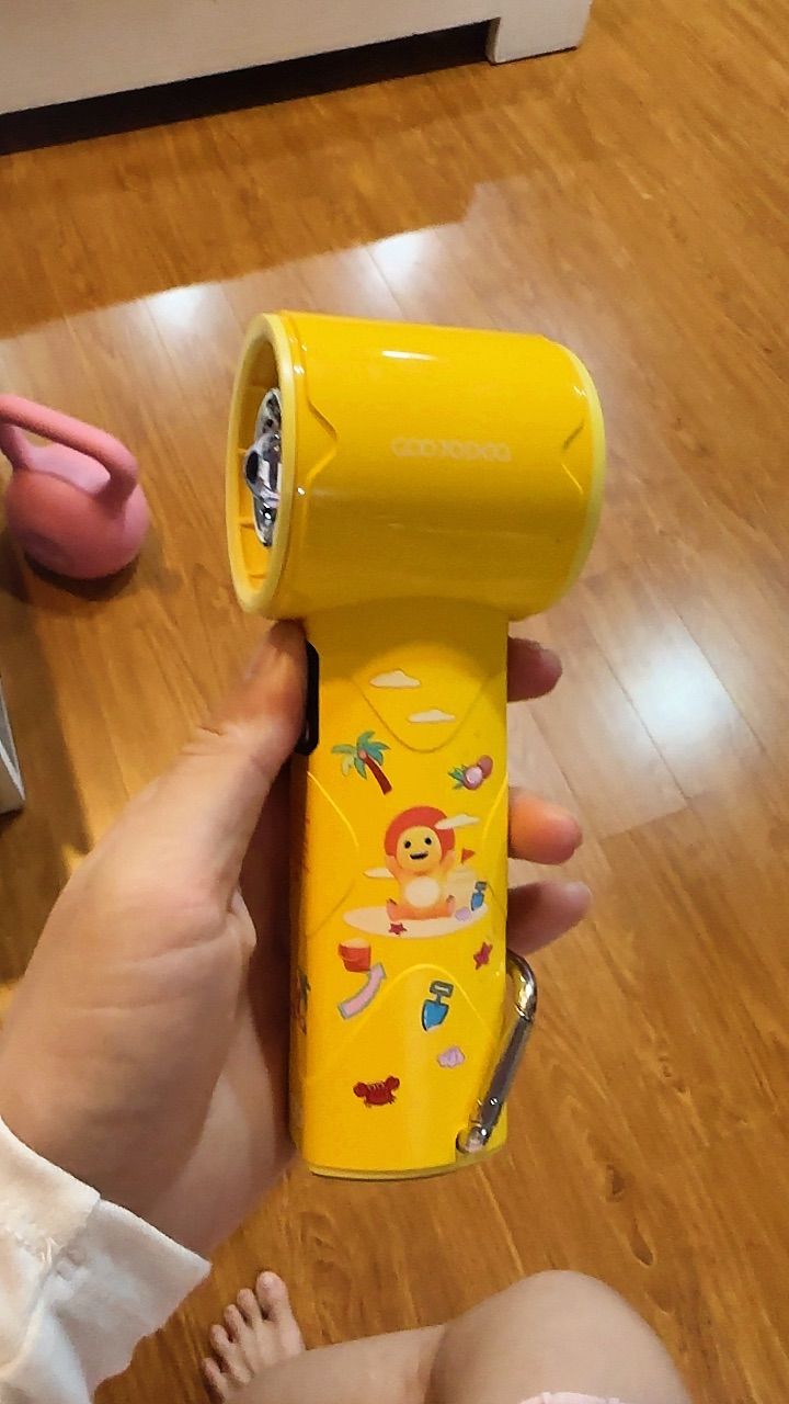 Quạt mini Turbo cầm tay
