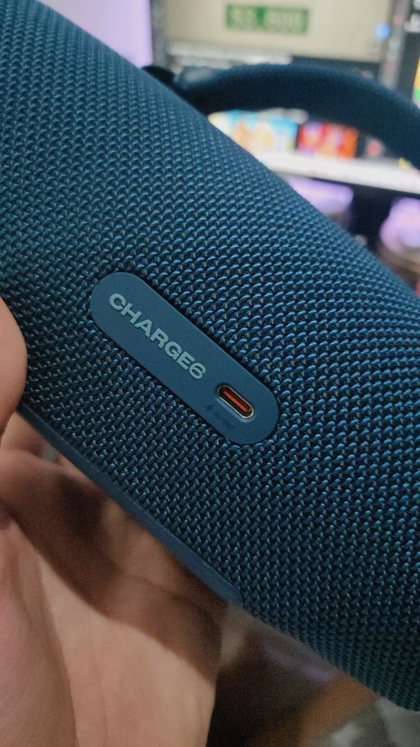 Loa JBL Charge 6 có dây đeo