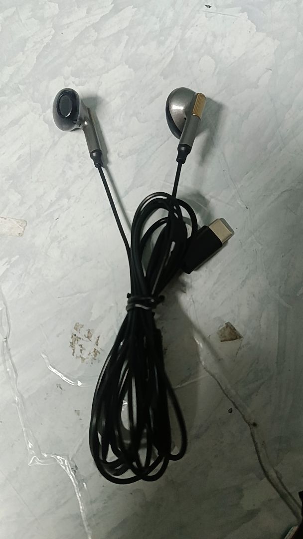 Thiết kế tai nghe Lenovo Y102 dạng in-ear