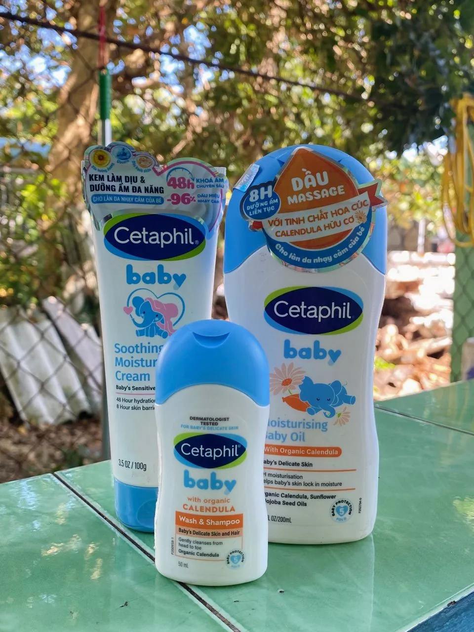 Cetaphil Baby Moisturising Baby Oil 200ml với hoa cúc hữu cơ