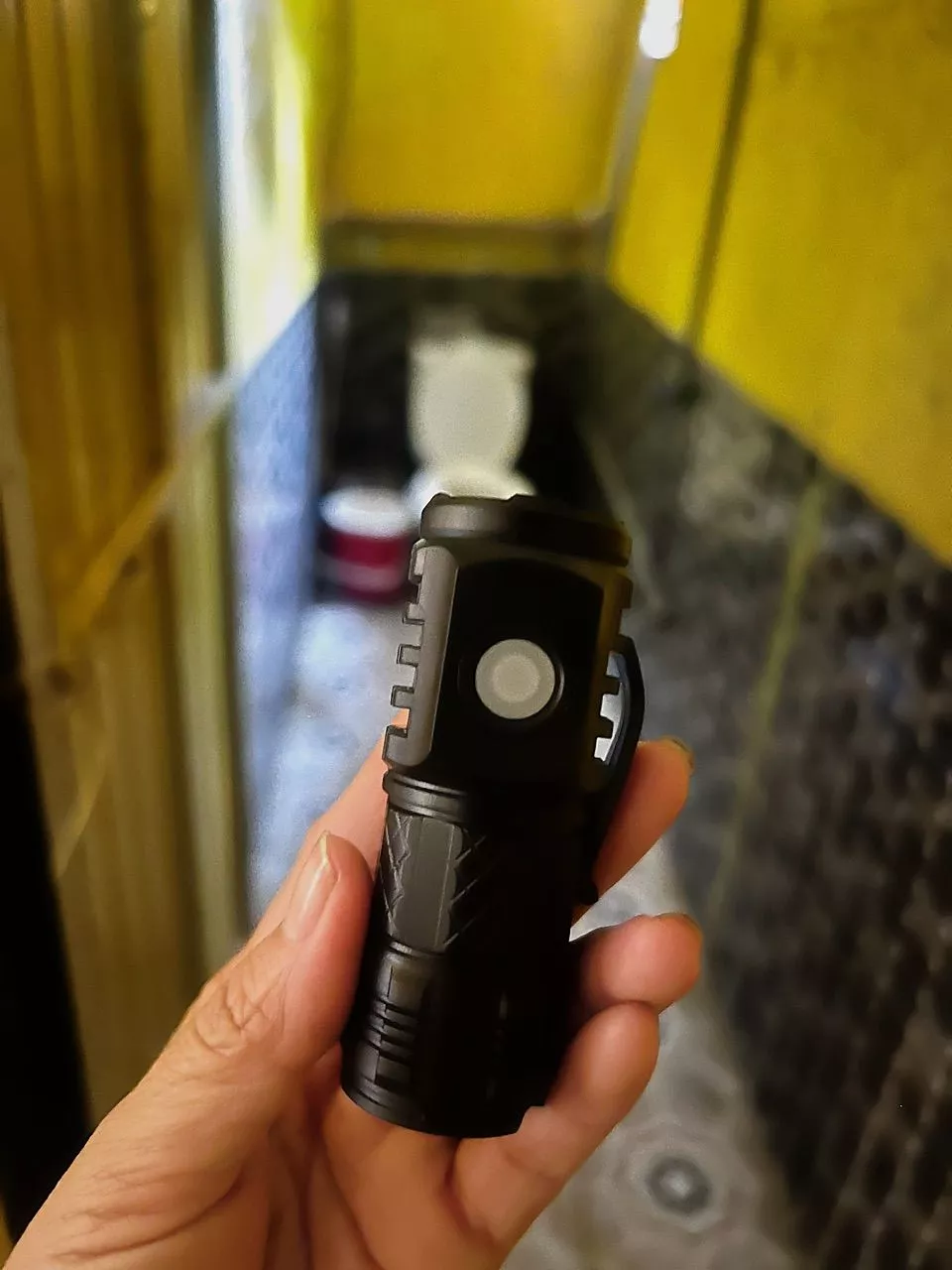 Chi tiết đèn pin mini