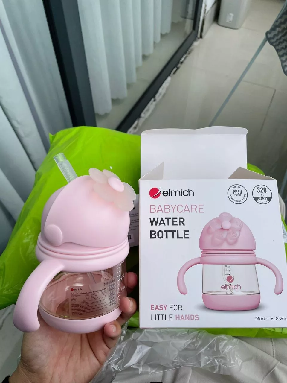 Chi tiết ống hút và nắp bình