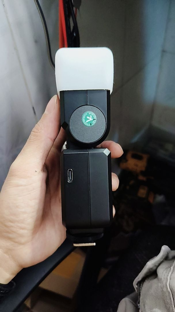 Đèn flash Ulanzi F32 kích thước 205g