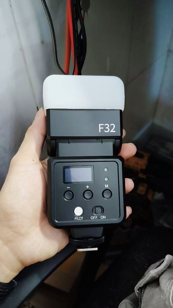 Thông số đèn flash Ulanzi F32