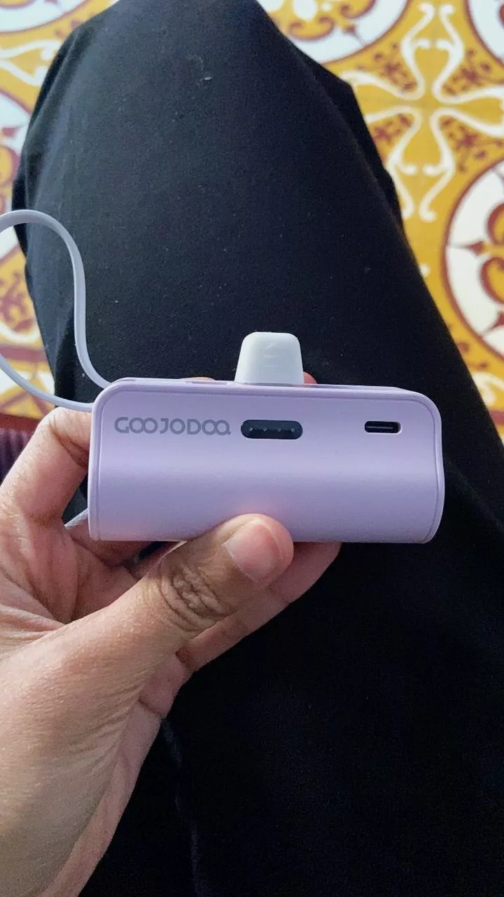 Sạc dự phòng mini GOOJODOQ thiết kế nhỏ gọn dễ mang theo