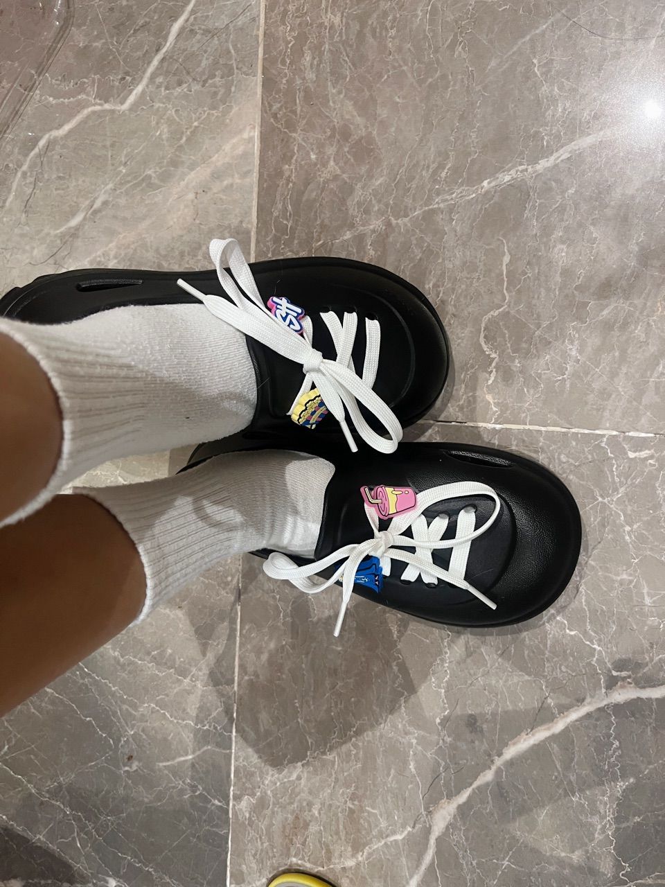Chi tiết giày sneaker Shondo Ezi