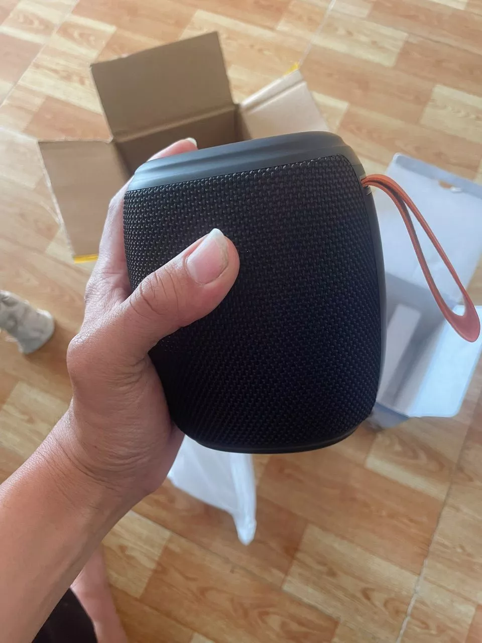 Loa Bluetooth HM805 dùng khi dã ngoại