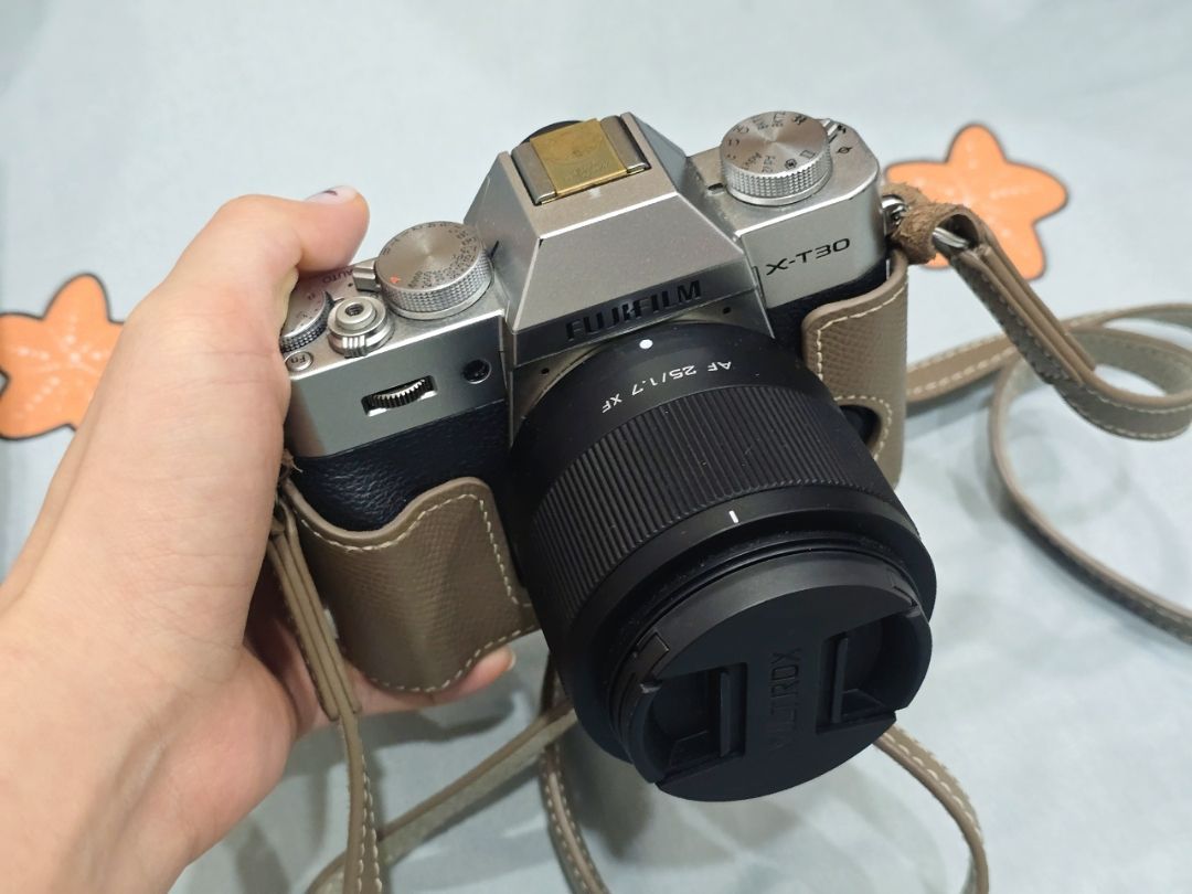 Thiết kế nhỏ gọn của ống kính Viltrox