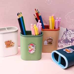Cốc đựng bút nhựa 2 ngăn kèm hình cute