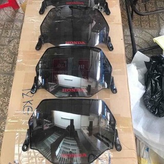 Kính chắn gió SH ý tem honda đỏ, kèm ốc đầy đủ