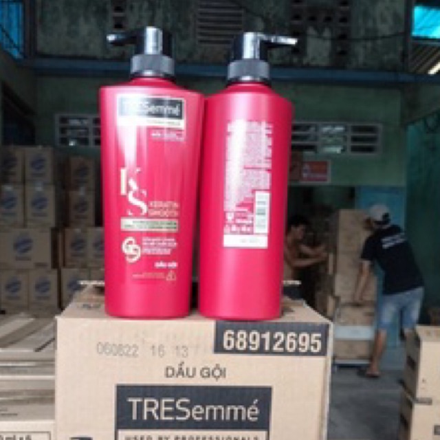 Dầu gội TRESemmé Chuyên nghiệp chuẩn Salon cho tóc chắc sạch, khỏe, mềm mượt 480gr