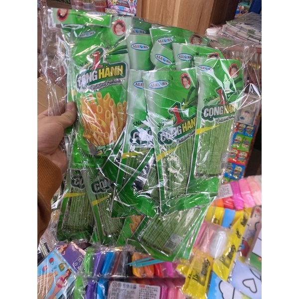 1 bịch 30 gói snack que cay cọng hành | Shopee Việt Nam