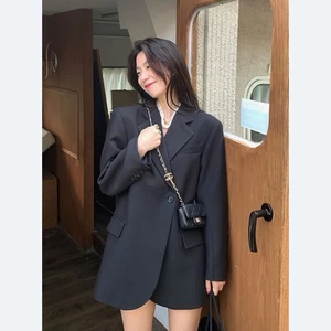 Áo khoác vest blazer nữ thiết kế có đệm vai màu đen trơn phối một khuy cài thanh lịch phong cách Hàn Quốc ABLZ004