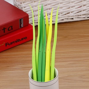 3 Bút Nước Gel Đen Hình Cỏ Xanh - Thỏ Hồng VPP