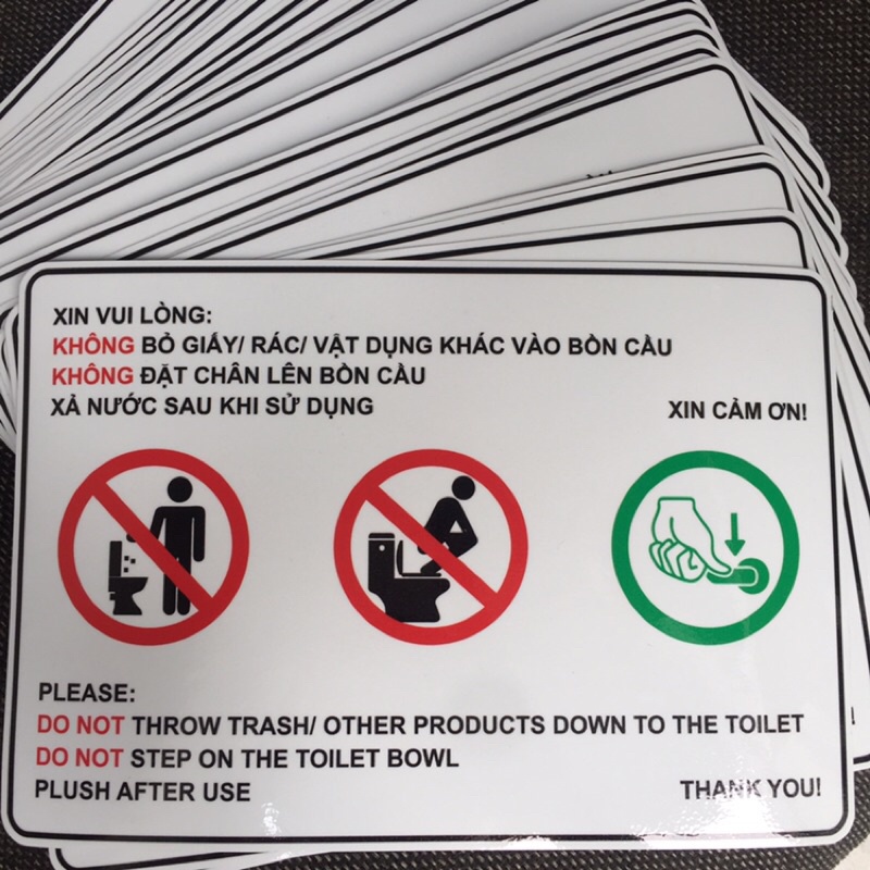 Toilet rule. Biển báo chú ý nhà vệ sinh, nhà tắm, WC. Không giẫm chân lên bồn cầu. Xả nước sau khi sử dụng