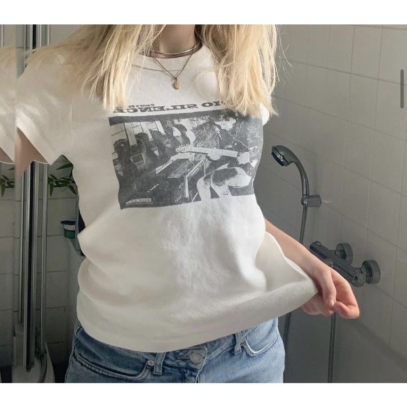 Brandy Melville Hailie Radio Silence Baby Top (Baby tee dáng ngắn Radio