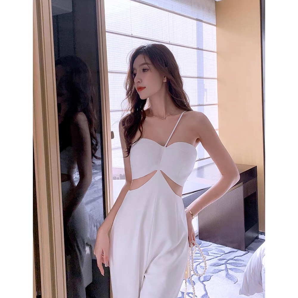 Jumpsuit trắng dáng xuông có mút ngực