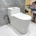 ✅GIÁ SỐC✅(RẺ NHẤT SHOPEE)Bồn cầu liền khối cao cấp nắp êm,xả 2 tác động xả xoáy + xả đẩy men phủ nano siêu trắng sạch — ảnh 3