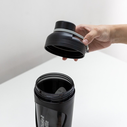 Bình lắc Balance Shake it Locknlock HAP949 màu đen, có vạch chia dung tích và quai xách - K-MALL