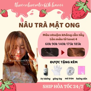 Hãy ngắm nhìn bức hình tóc màu nâu trà mật ong với sự hòa quyện của màu nâu và vàng tạo nên một không gian ấm áp và dịu dàng. Tóc được kết hợp với phụ kiện như trang sức hay kính mát tạo nên một diện mạo hoàn hảo, khiến bạn trở thành tâm điểm của mọi ánh nhìn.